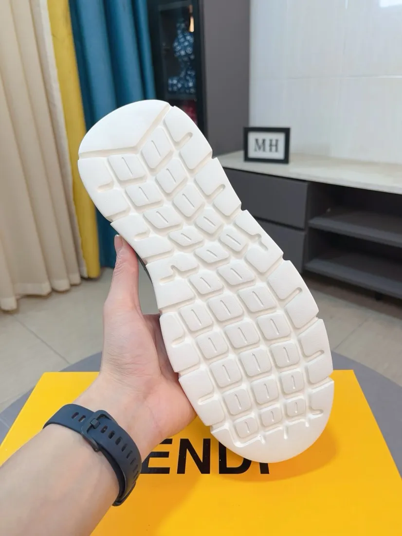 Factory price 420🌹🌹【FENDI】FENDI classic and comfortable men, this complex sneaker is made of soft calfskin➕genuine leather lining➕original ultra-light rubber material with rough outsole. This unique light and thin style is suitable for the casual and exquisite sensibility of this season. It is comfortable and natural on the feet. It is an everyday style for casual travel in autumn and winter! 38/44